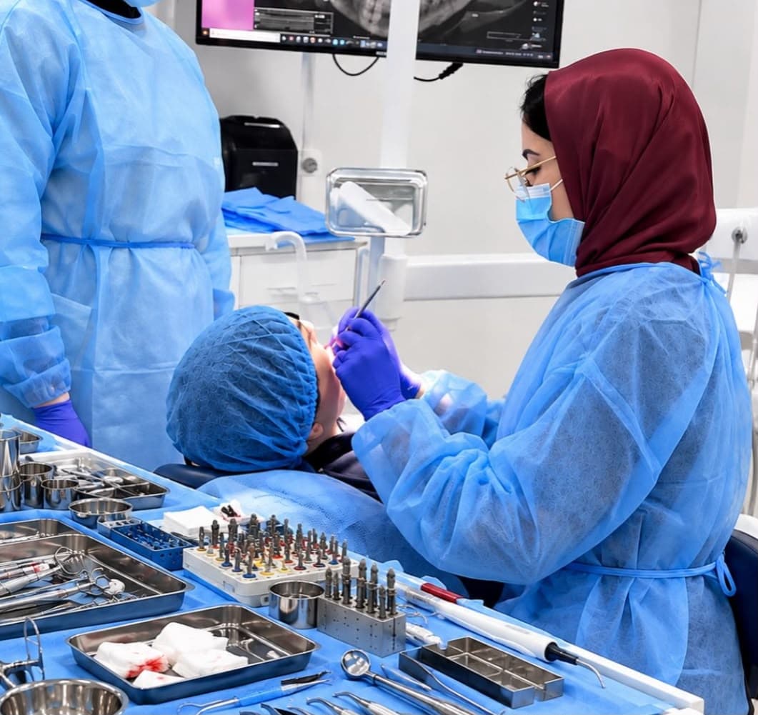 Intervention de chirurgie orale au cabinet